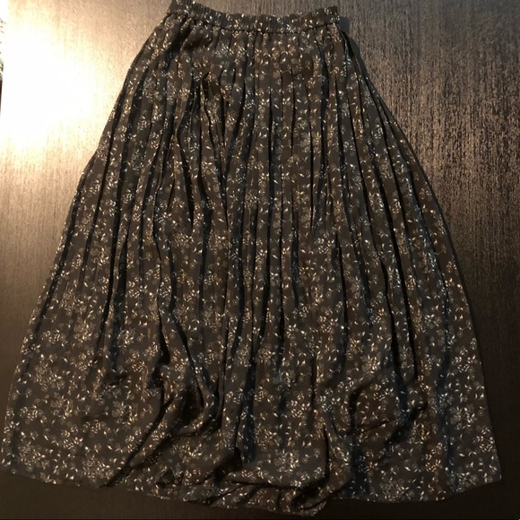 Uniqlo Black Pleated Maxi Skirt - Picture 6 of 13